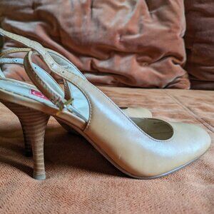 Oscar de la Renta Leather Nude Slingback Heels, Womens Size 6M